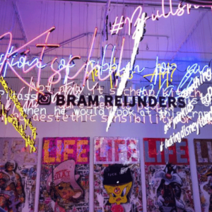 Neon kunstinstallatie Bram Reijnders